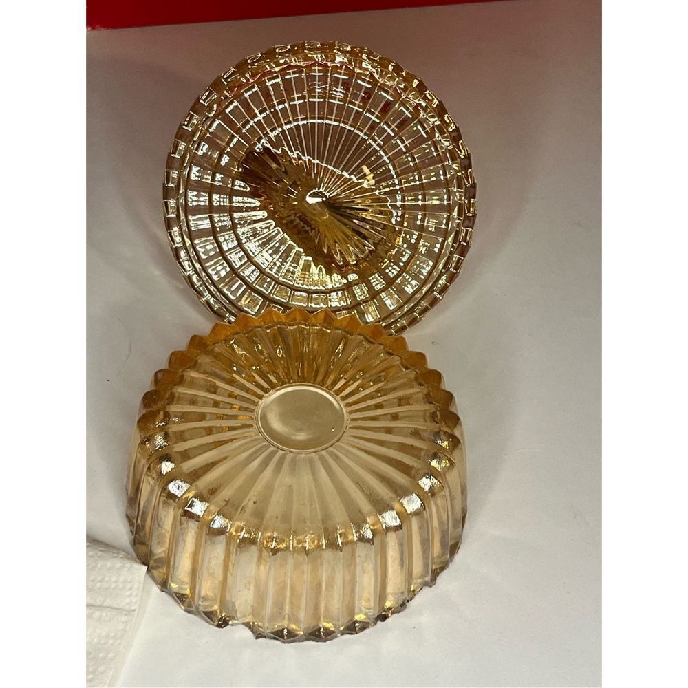 Jeannette Swan on glass dish pink - Picture 14 of 15